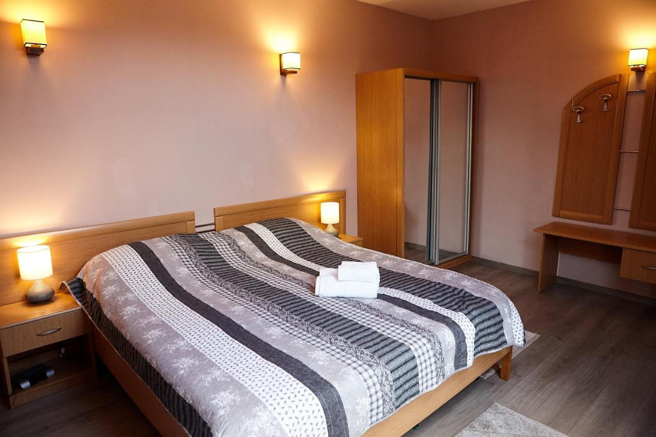 Apartament Rozelor Брашов Екстериор снимка