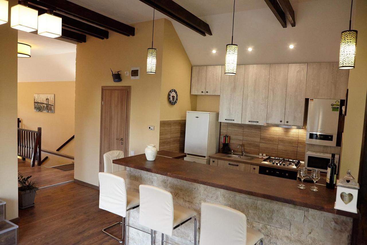 Apartament Rozelor Брашов Екстериор снимка