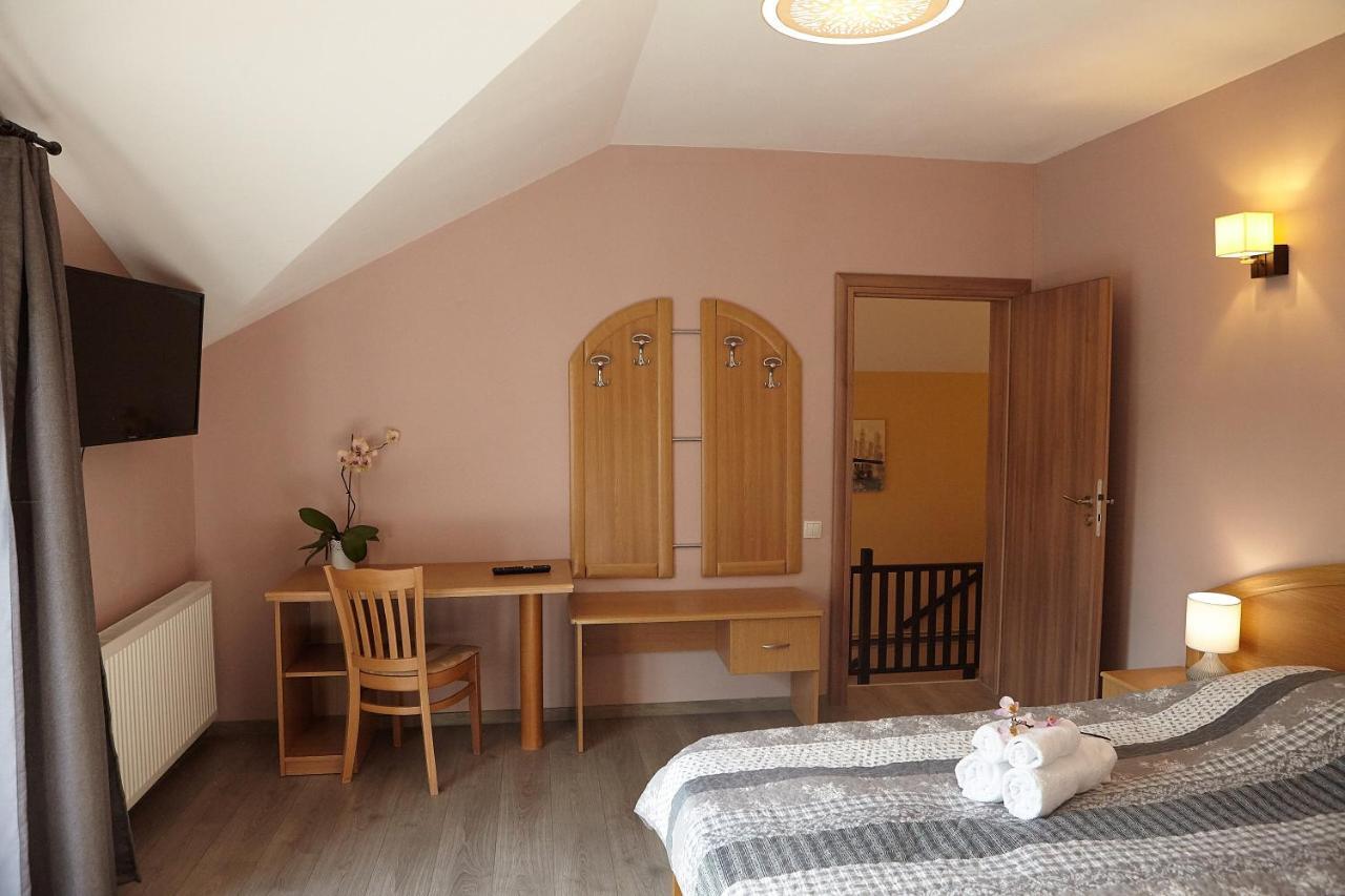 Apartament Rozelor Брашов Екстериор снимка