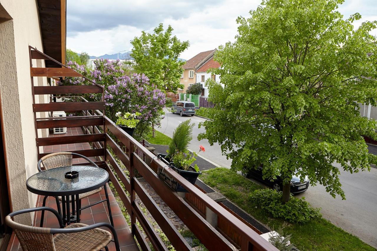 Apartament Rozelor Брашов Екстериор снимка