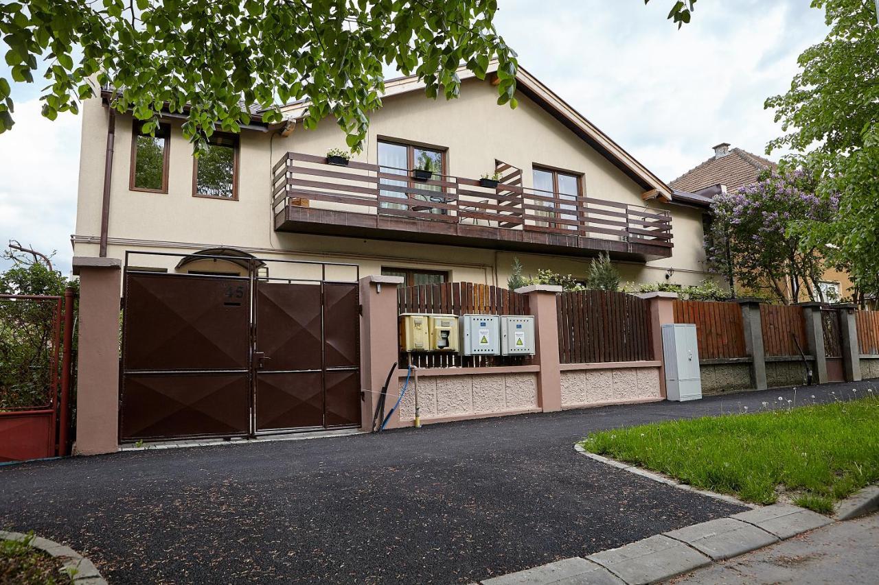 Apartament Rozelor Брашов Екстериор снимка